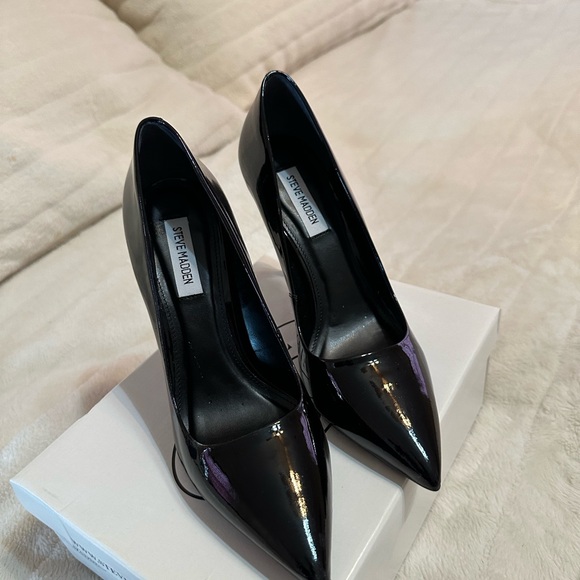 Steve Madden Black Patent Pointed Stiletto Pumps - Picture 2 of 4